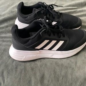 Adidas cloud foam Womens running shoes. Size 9